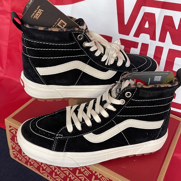 Vans Men’s Sk8-Hi Mite-1
(Suede) Black/Leopard
VNOA5HZY6D8
boots - sneakers - Picture 11 of 16